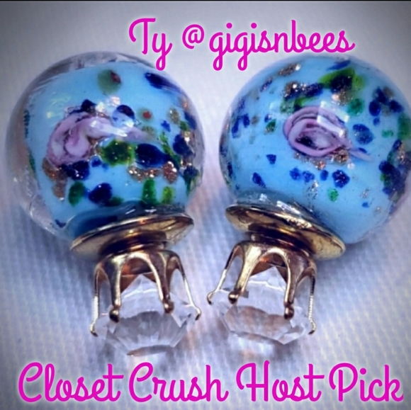 Boutique Jewelry - 🎉HP 7/06🎉 Floral Glass Double Sided Earrings